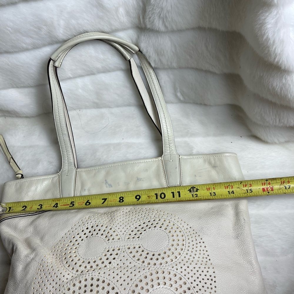 Coach leather beige tote bag with front laser cut logo design . - Picture 8 of 13